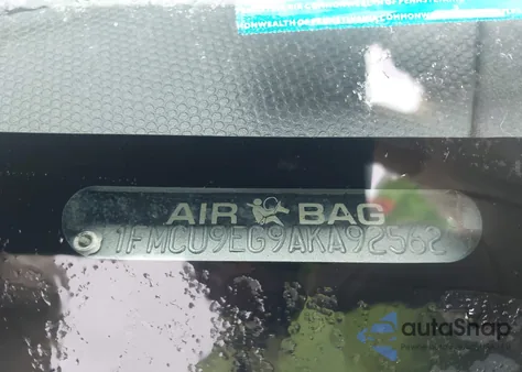 2010 Ford Escape Limited z USA, uszkodzony, nr VIN 1FMCU9EG9AKA92562